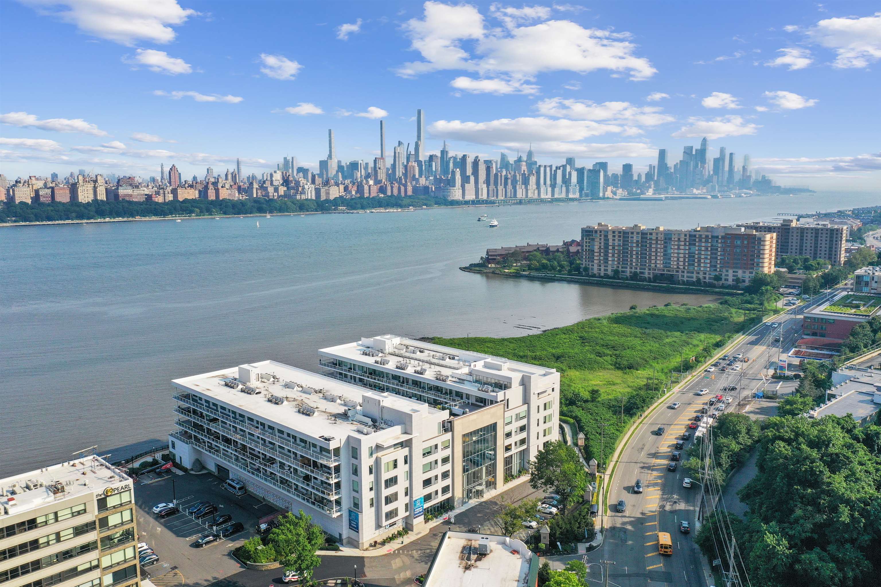 3 Somerset Lane #113, Edgewater, New Jersey image 1