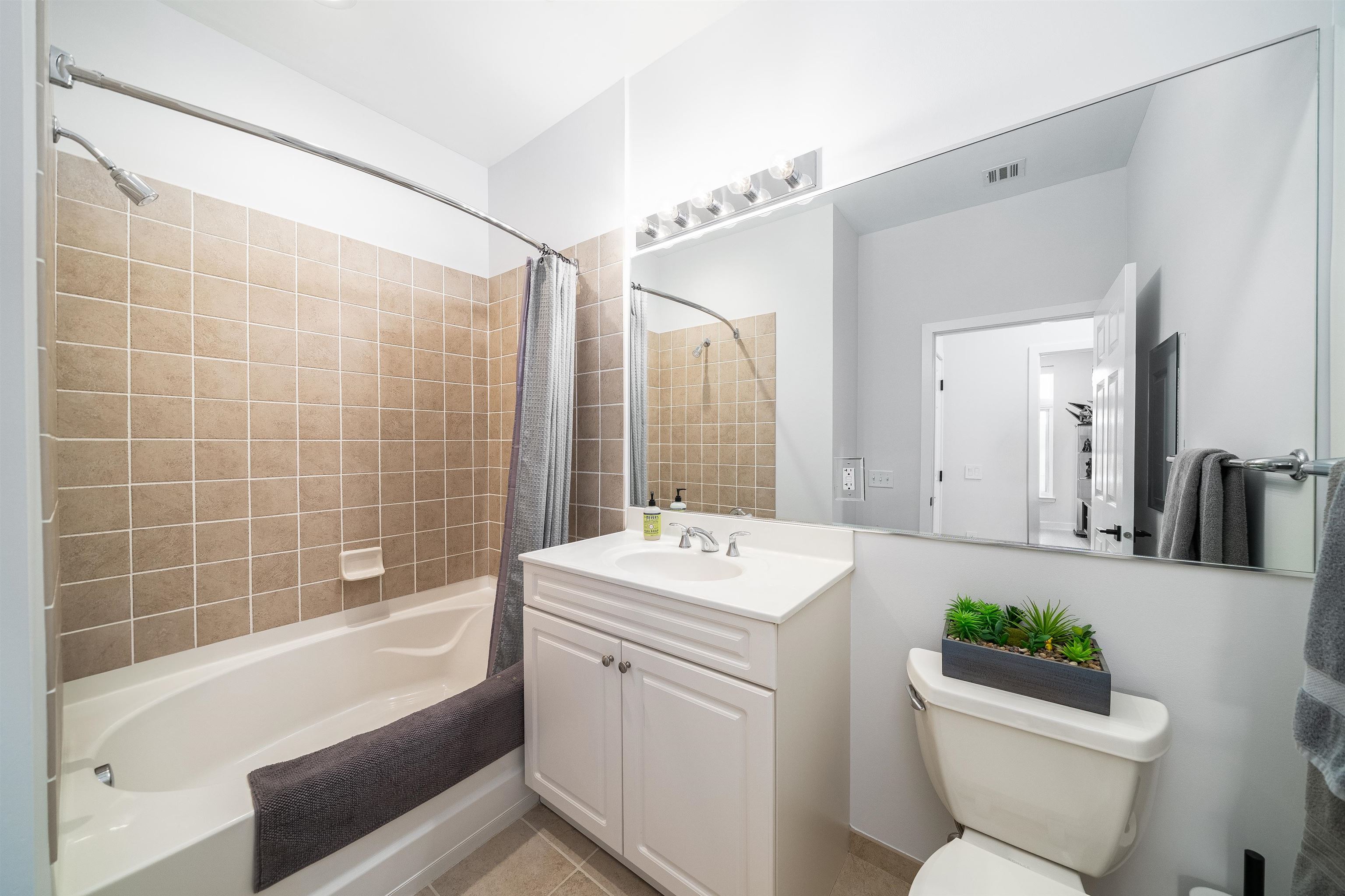 1200 Grand St #526, Hoboken, New Jersey image 17