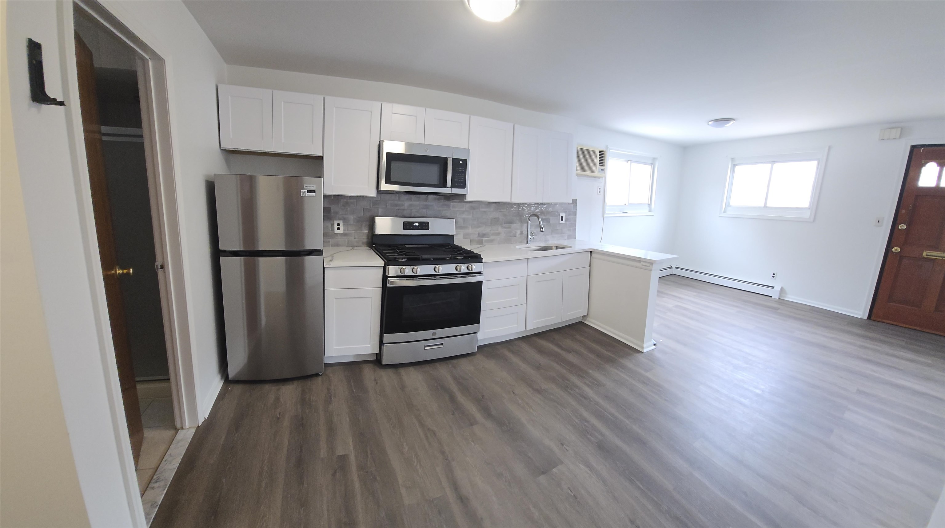 Bayonne, New Jersey 07002, United States, 1 Bedroom Bedrooms, ,1 BathroomBathrooms,Residential,Active,104206