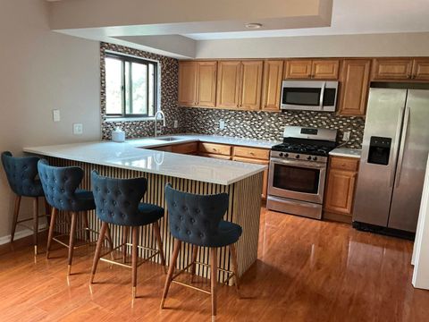 Townhouse For Sale - 592 Sanderling Ct #592<br/> Secaucus, NJ 07094