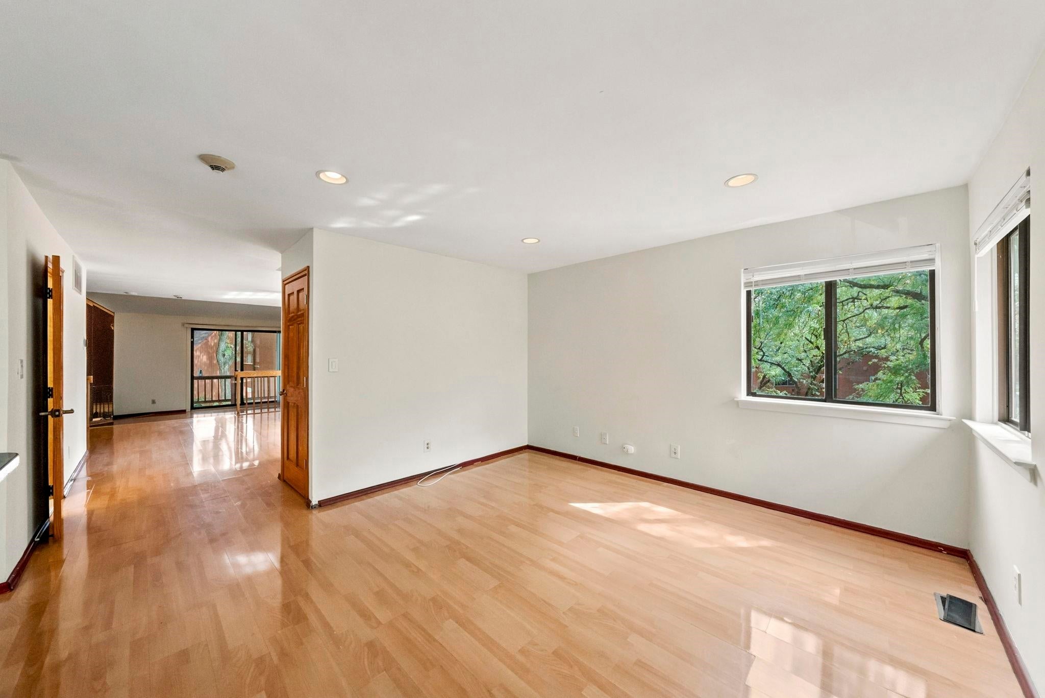 484 TEAL PLAZA 484