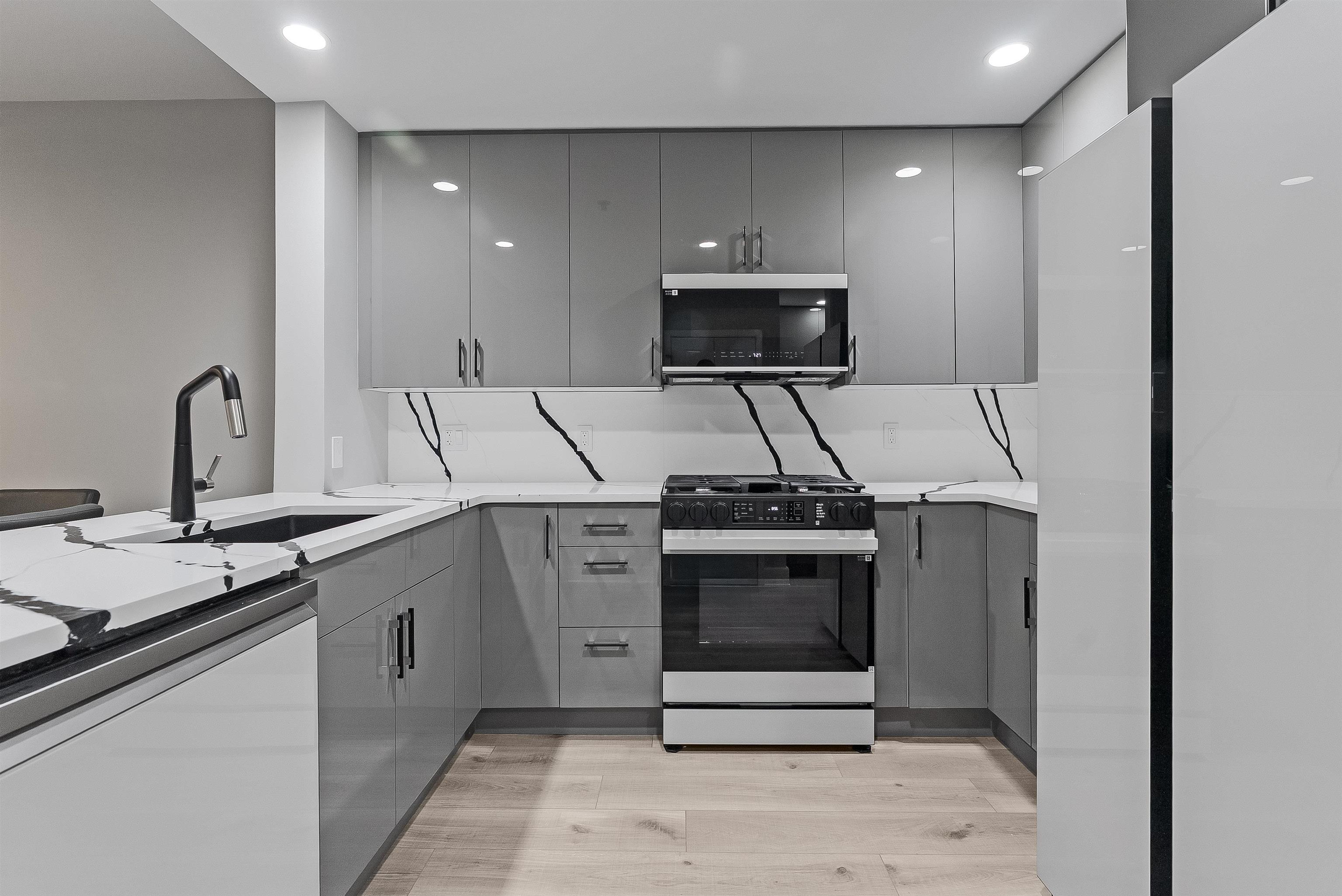 1125 MAXWELL LANE 440