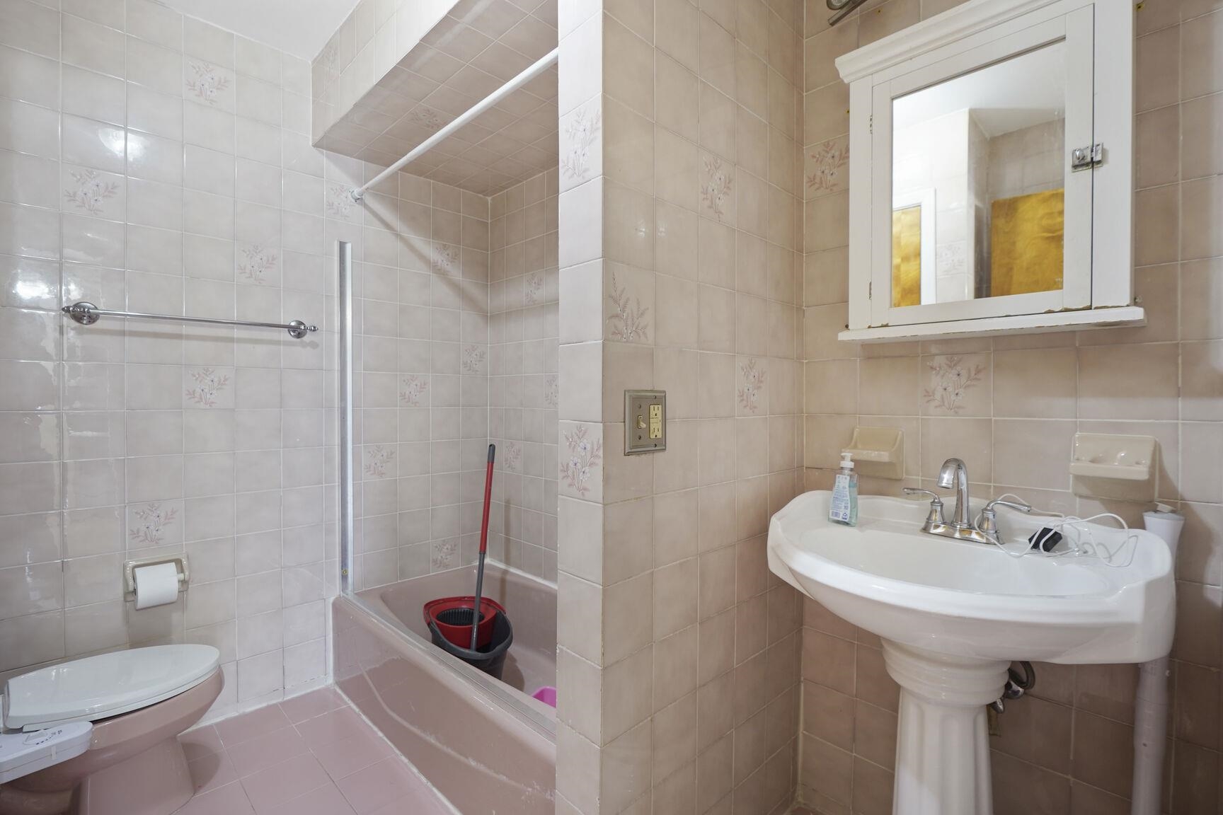 647 Kennedy Blvd #107, Bayonne, New Jersey image 15