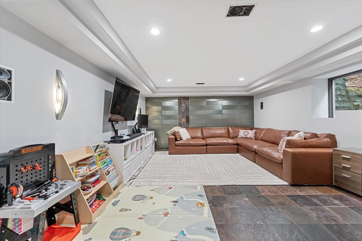 760 Undercliff Ave, Edgewater, New Jersey image 3