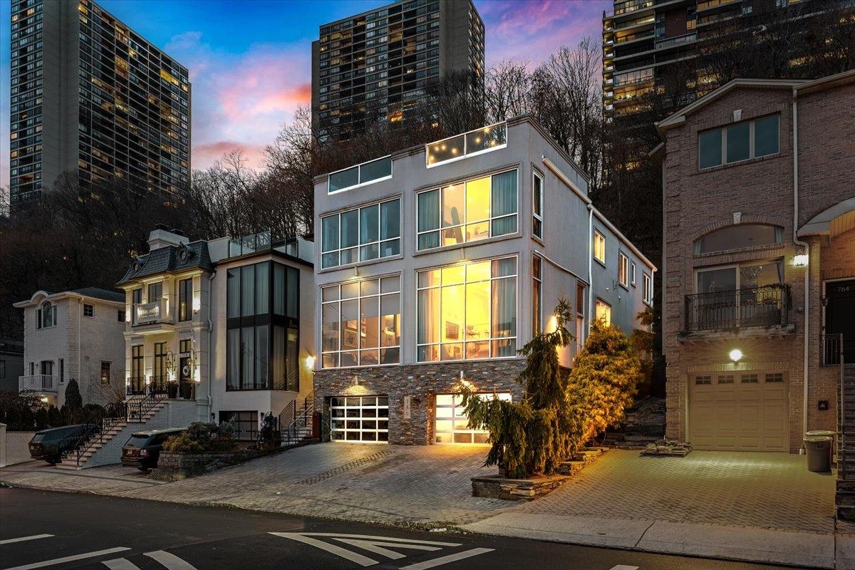 760 Undercliff Ave, Edgewater, New Jersey image 2