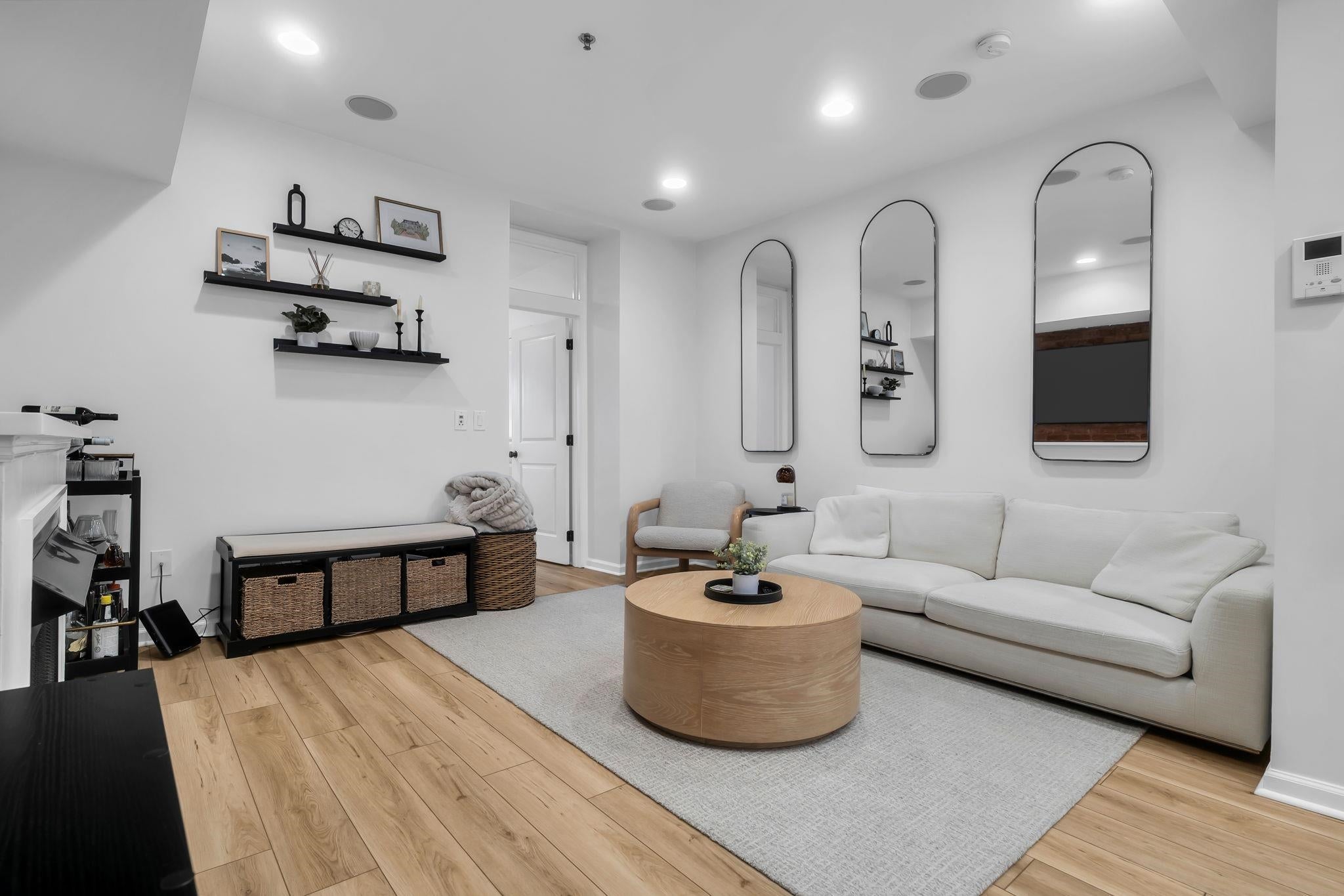 221 WILLOW AVE 2L