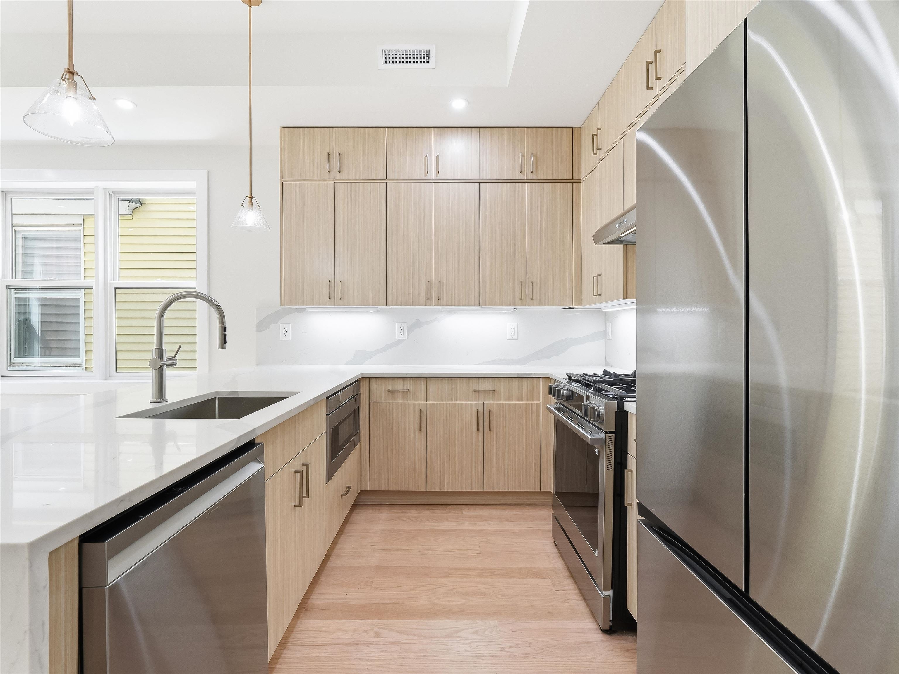 152 BLEECKER ST 2