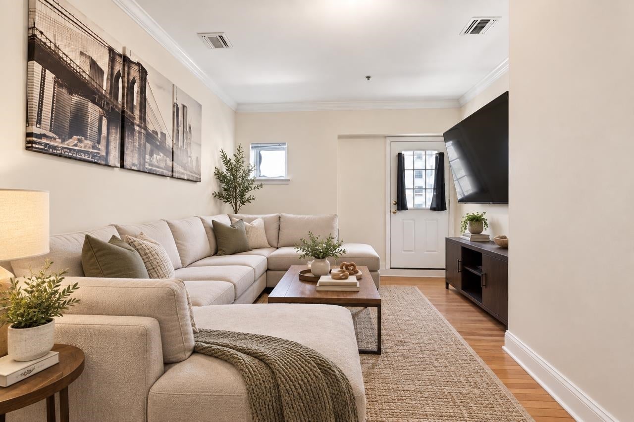 218 JACKSON ST 7