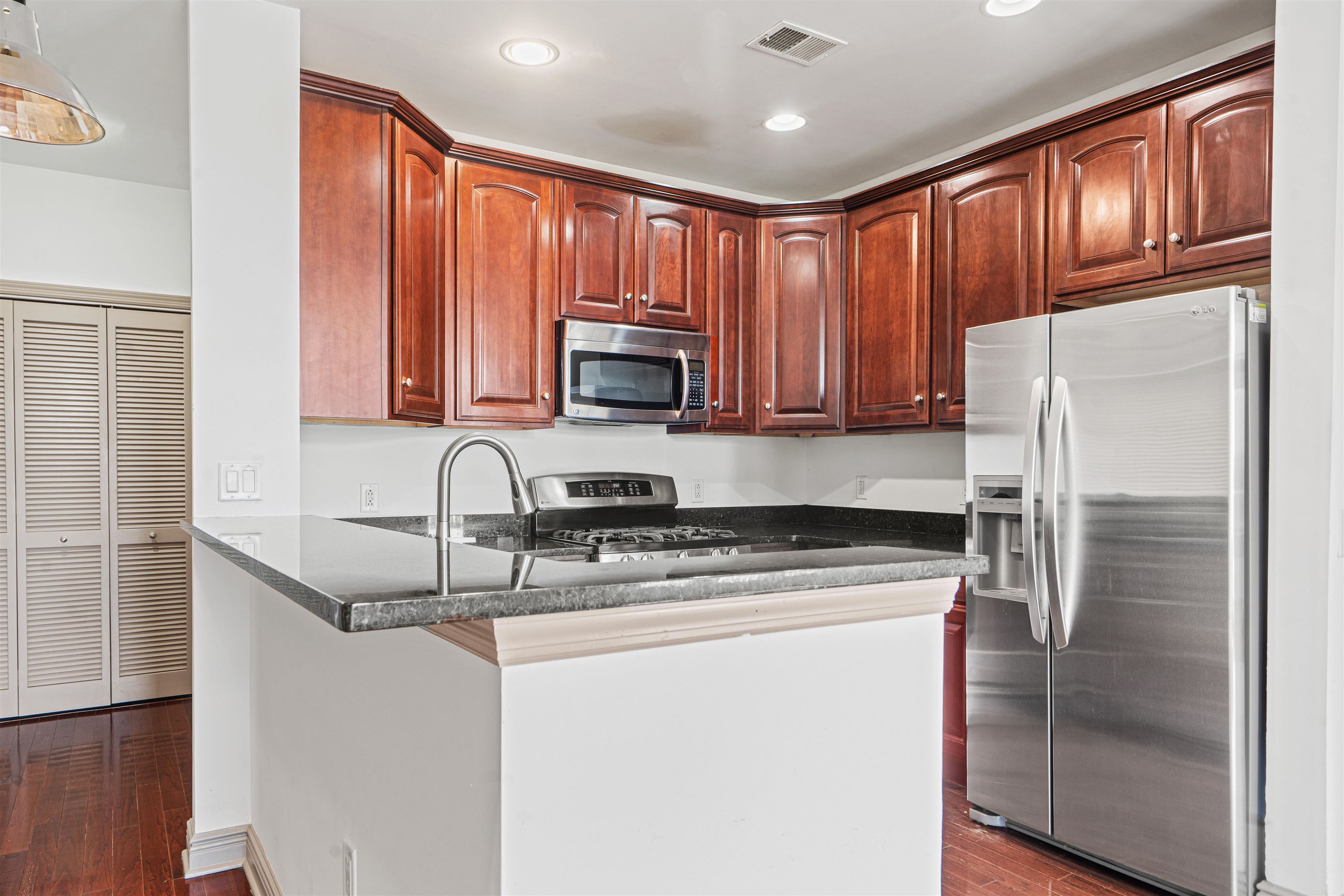 7400 River Rd #304, North Bergen, New Jersey image 5