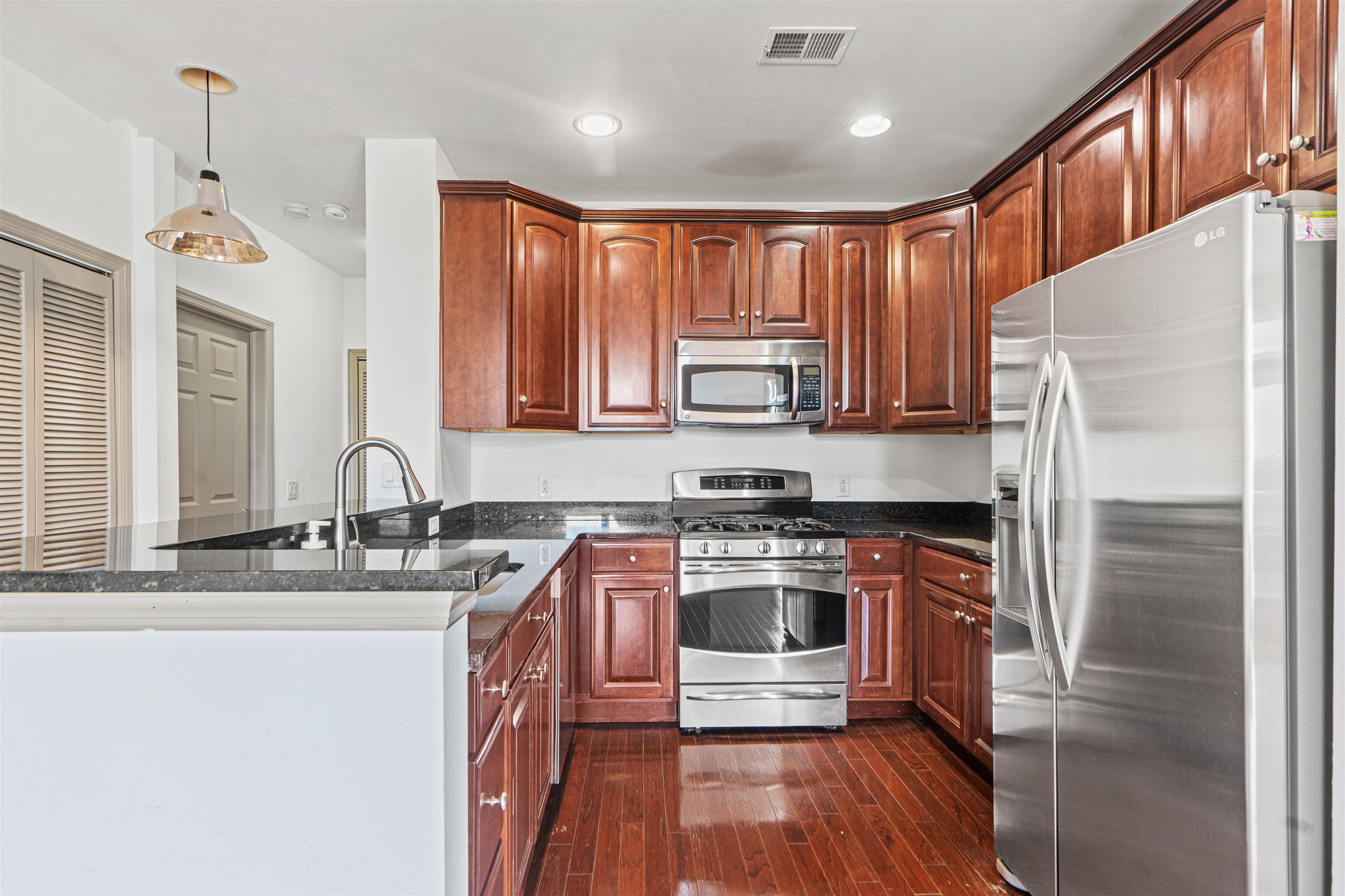 7400 River Rd #304, North Bergen, New Jersey image 4
