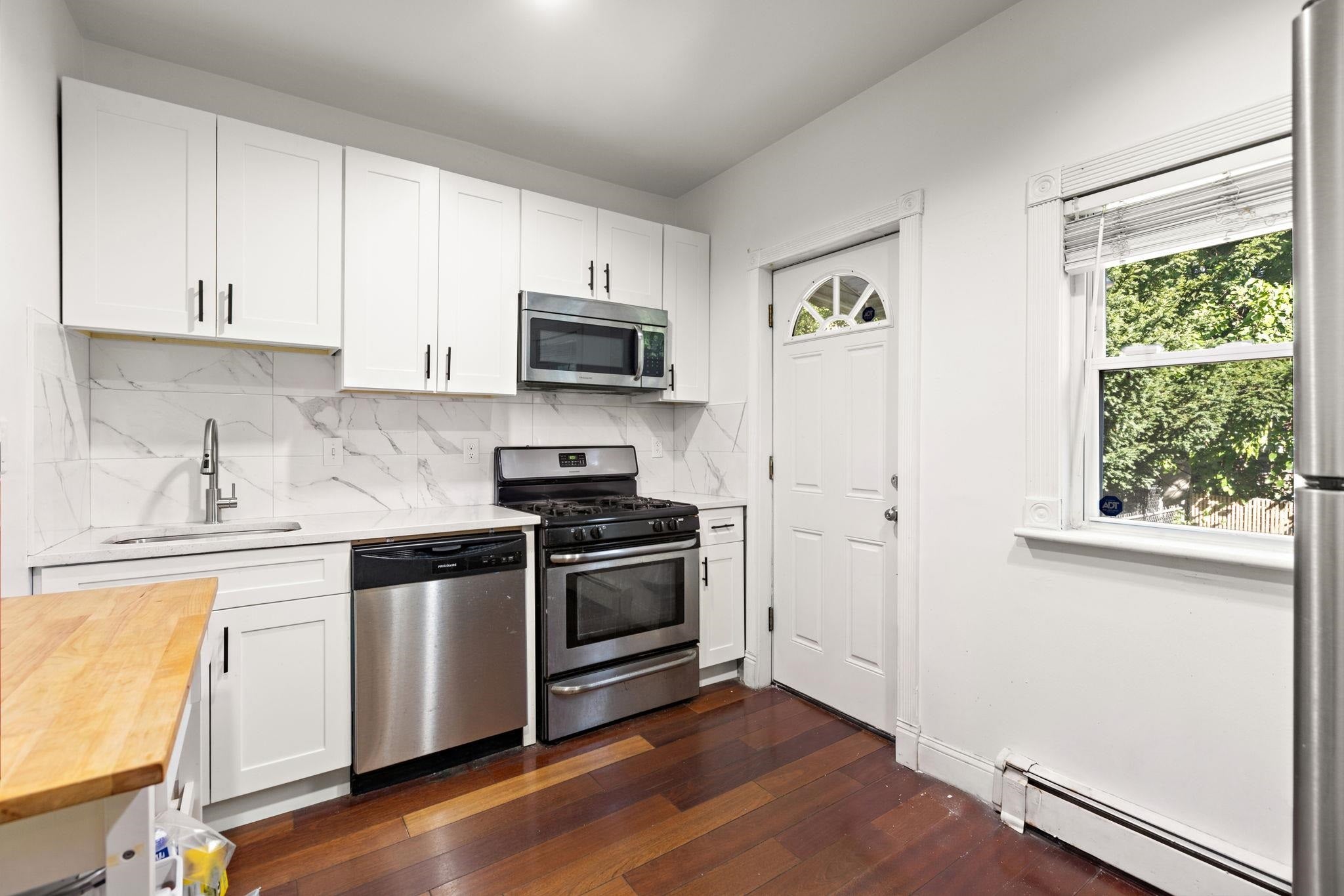 Search Homes 2 36 PERRY ST