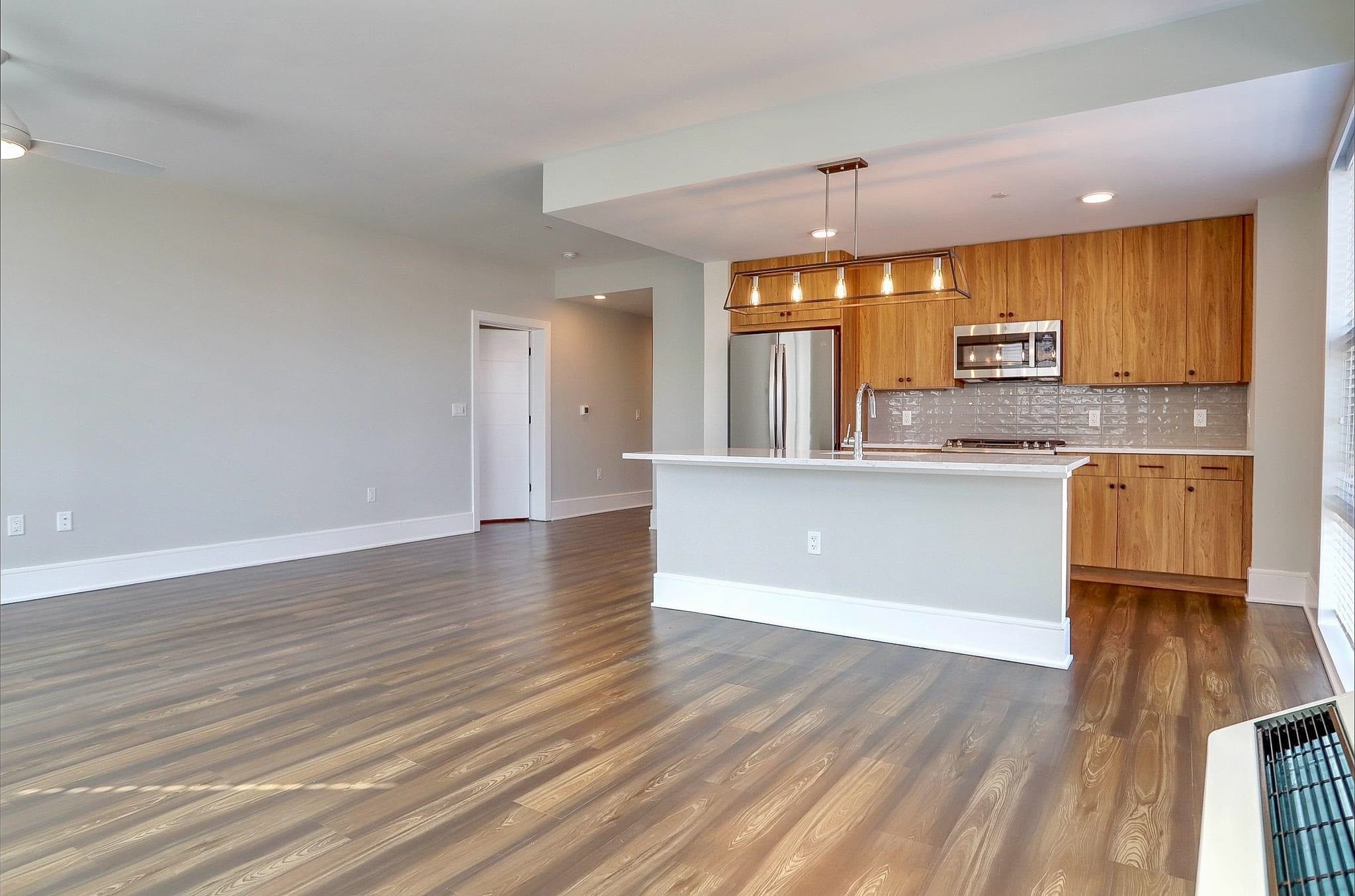 32 OAKLAND AVE 1107