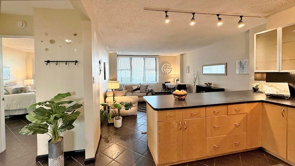 380 MOUNTAIN RD APT 110, UNION CITY, NJ 07087 - Image b3437344df0b674681447fe46bcf4e6d/1973309595
