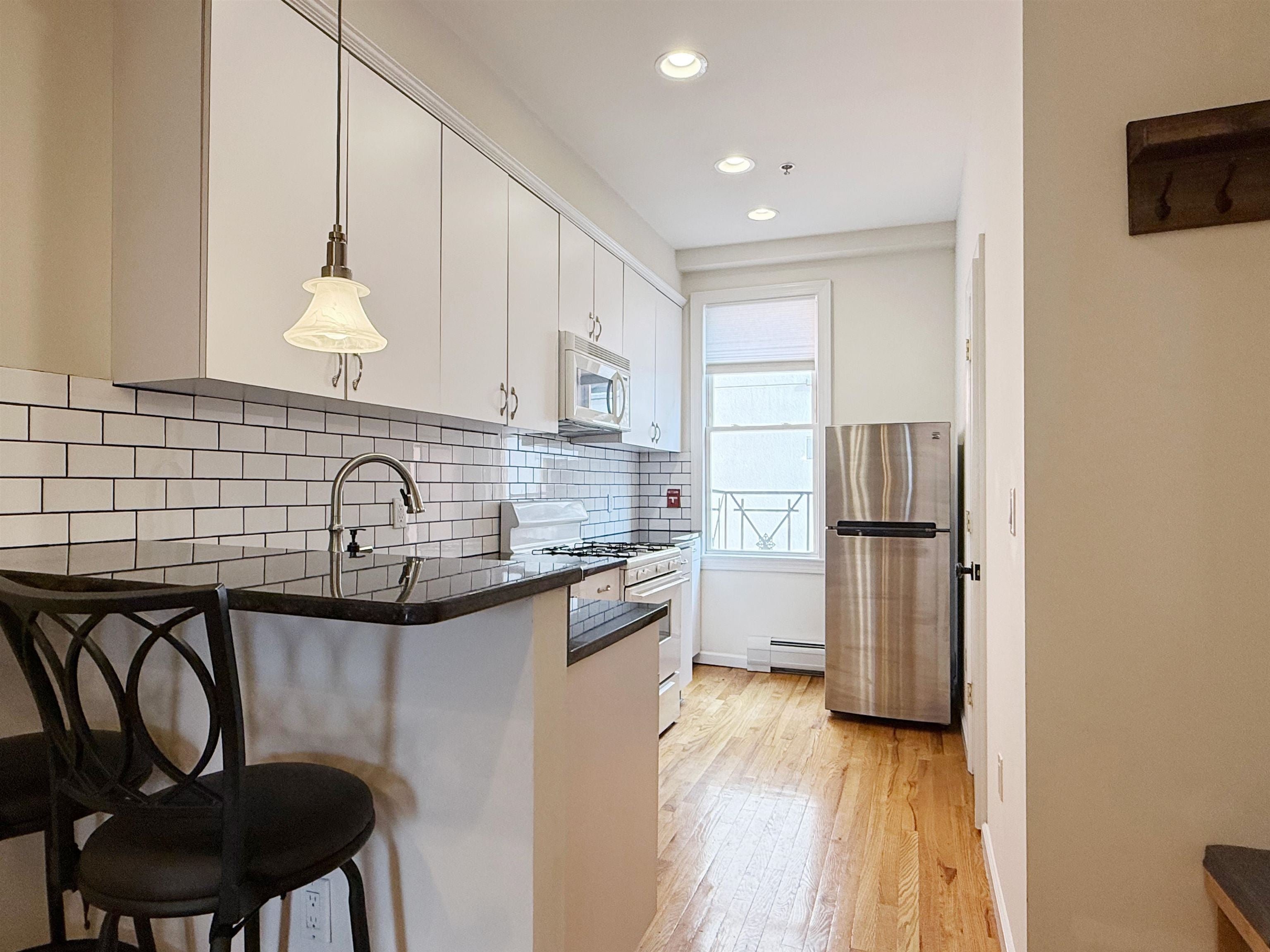 358 3RD ST 4L