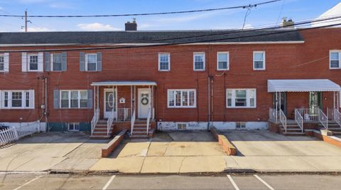 Townhouse For Sale - 52 East 14th St<br/> Bayonne, NJ 07002