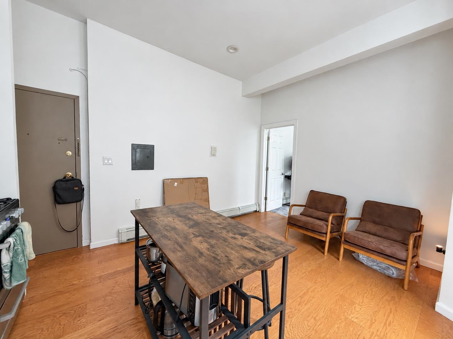 193 OGDEN AVE 2E