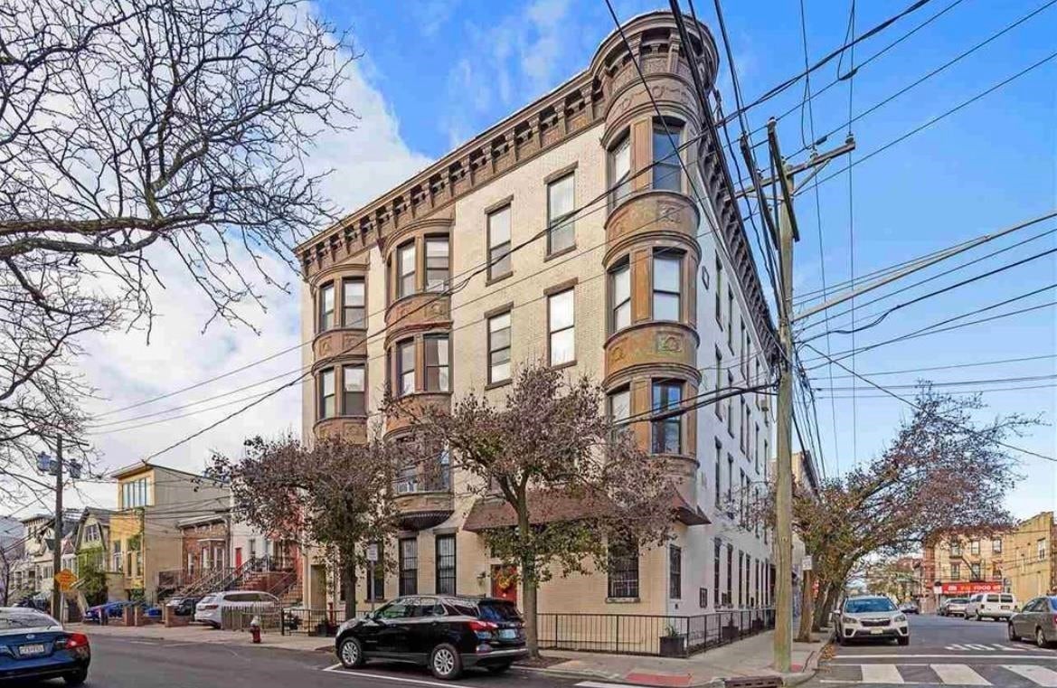 193 OGDEN AVE 2E