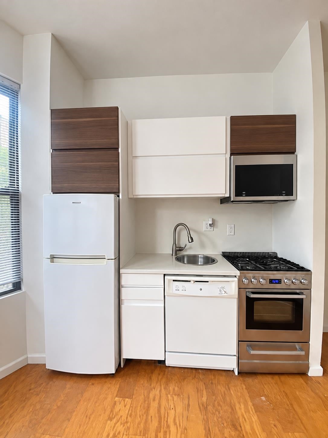 193 OGDEN AVE 2E
