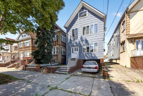 37 E 31ST ST, BAYONNE, NJ 07002 - Image b4a784ca095e24f474fd7cd2cd6800a6/1416251507