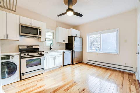 Apartment For Rent - 100 West 17th St #1<br/> Bayonne, NJ 07002