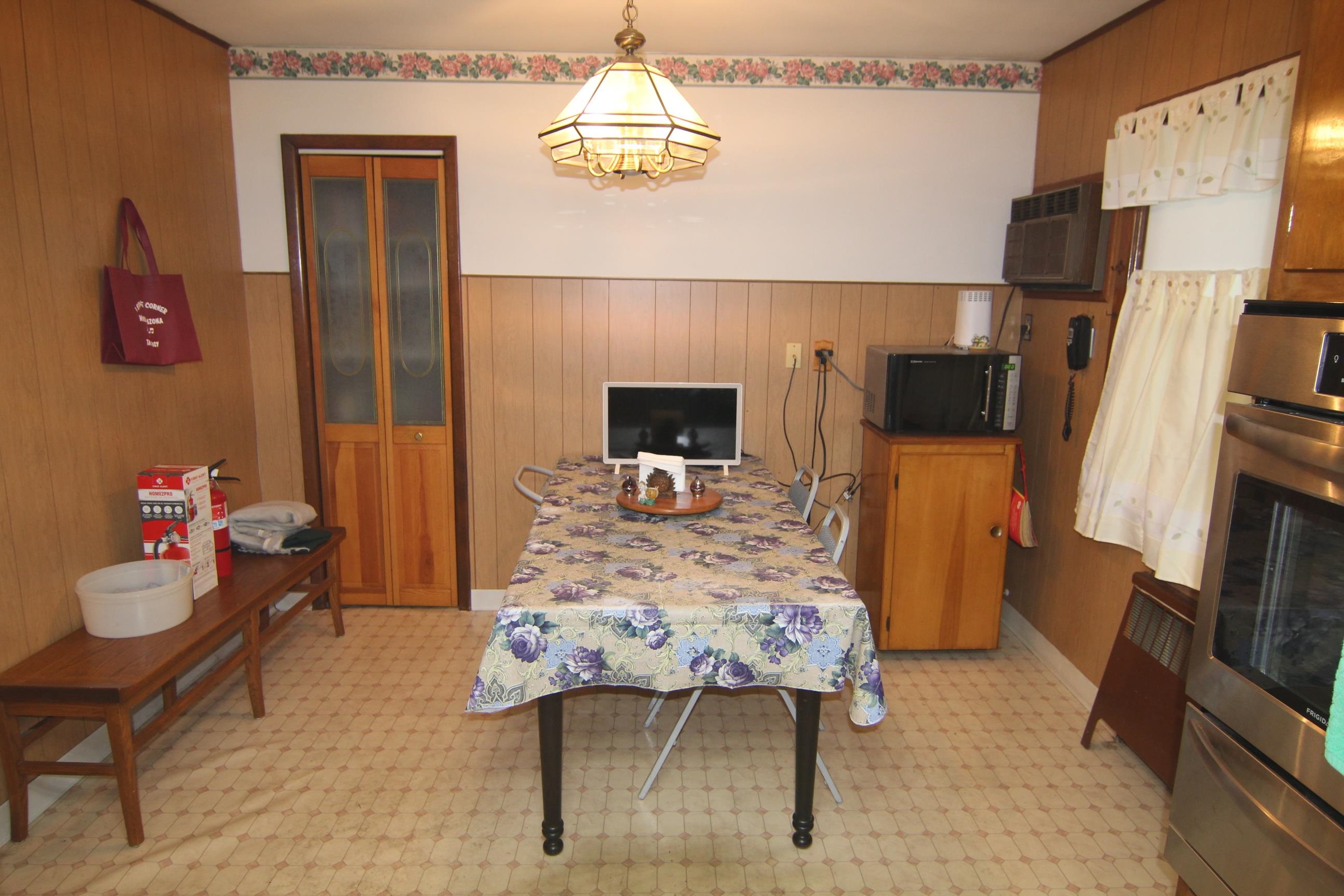 Bayonne, New Jersey 07002, United States, 6 Bedrooms Bedrooms, ,3 BathroomsBathrooms,Residential,Pending,91422