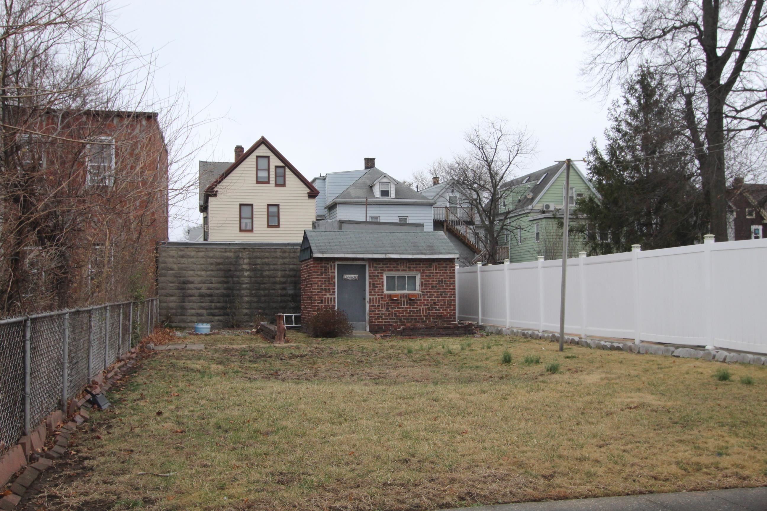 Bayonne, New Jersey 07002, United States, 6 Bedrooms Bedrooms, ,3 BathroomsBathrooms,Residential,Pending,91422