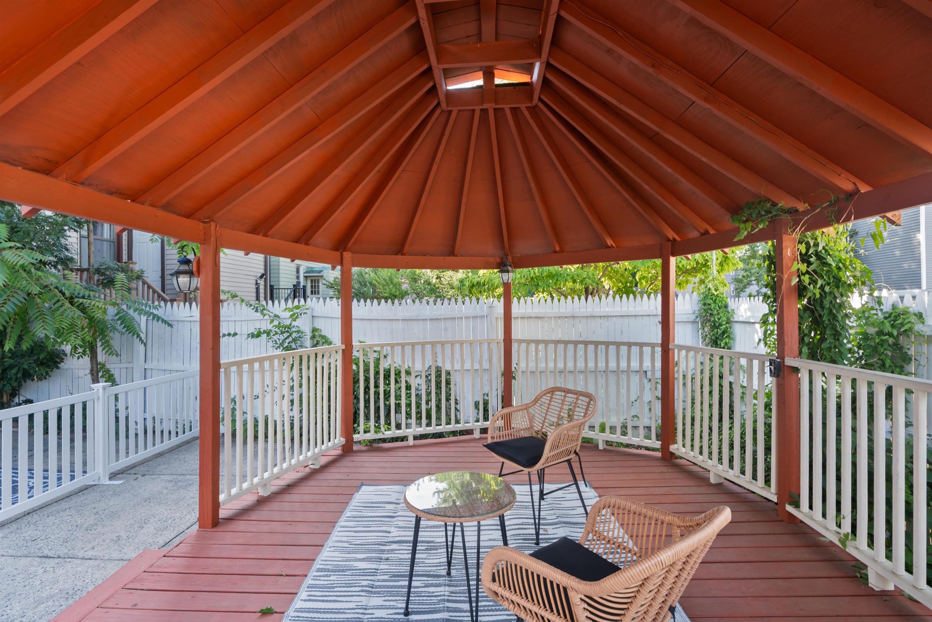 110 MAPLE ST 2