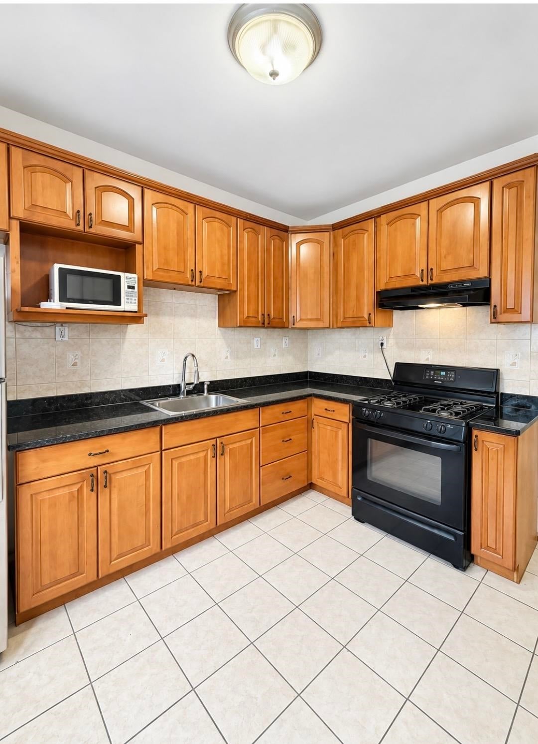 160 CARLTON AVE 2