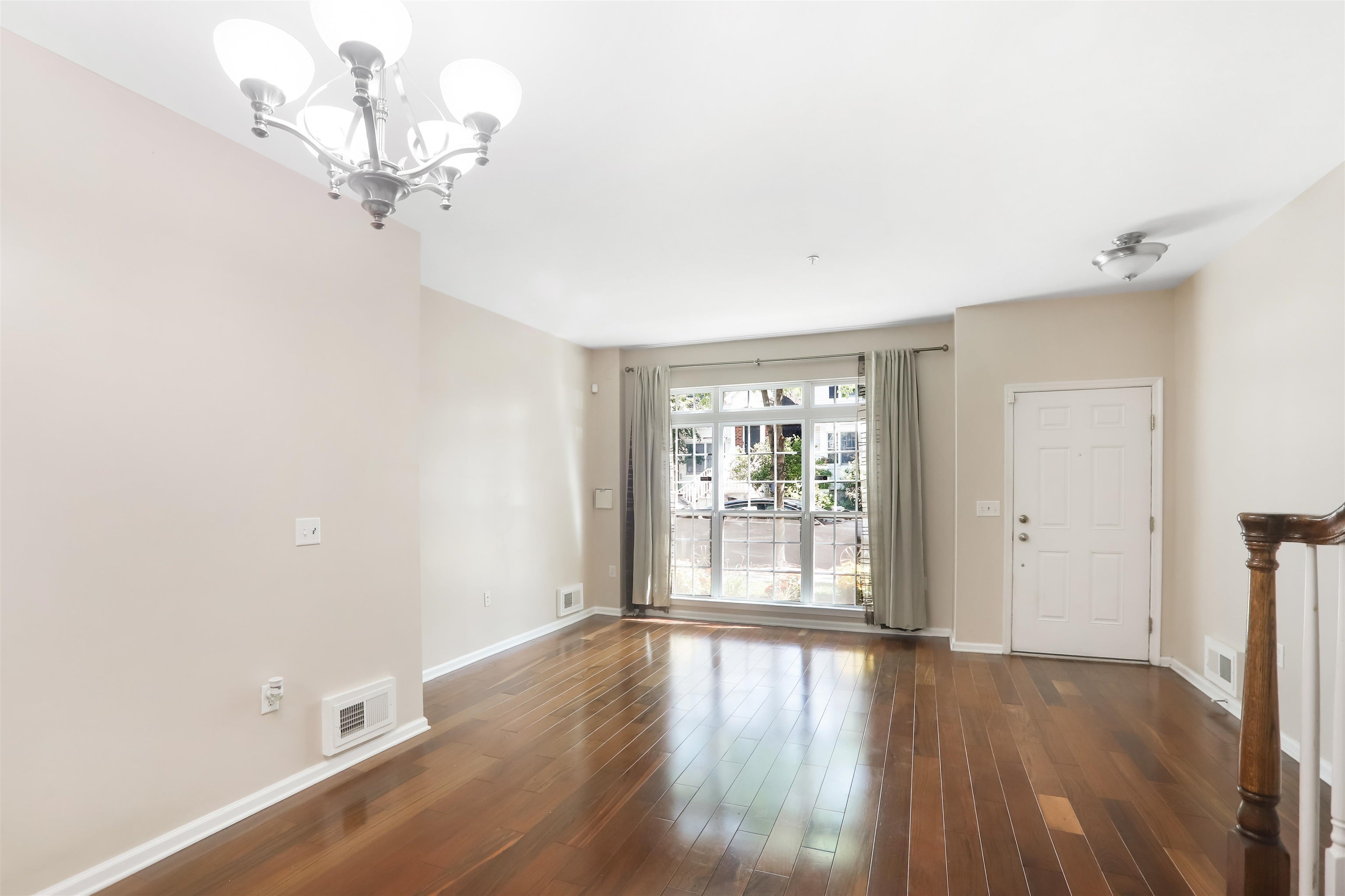 275 CUSTER AVE 223