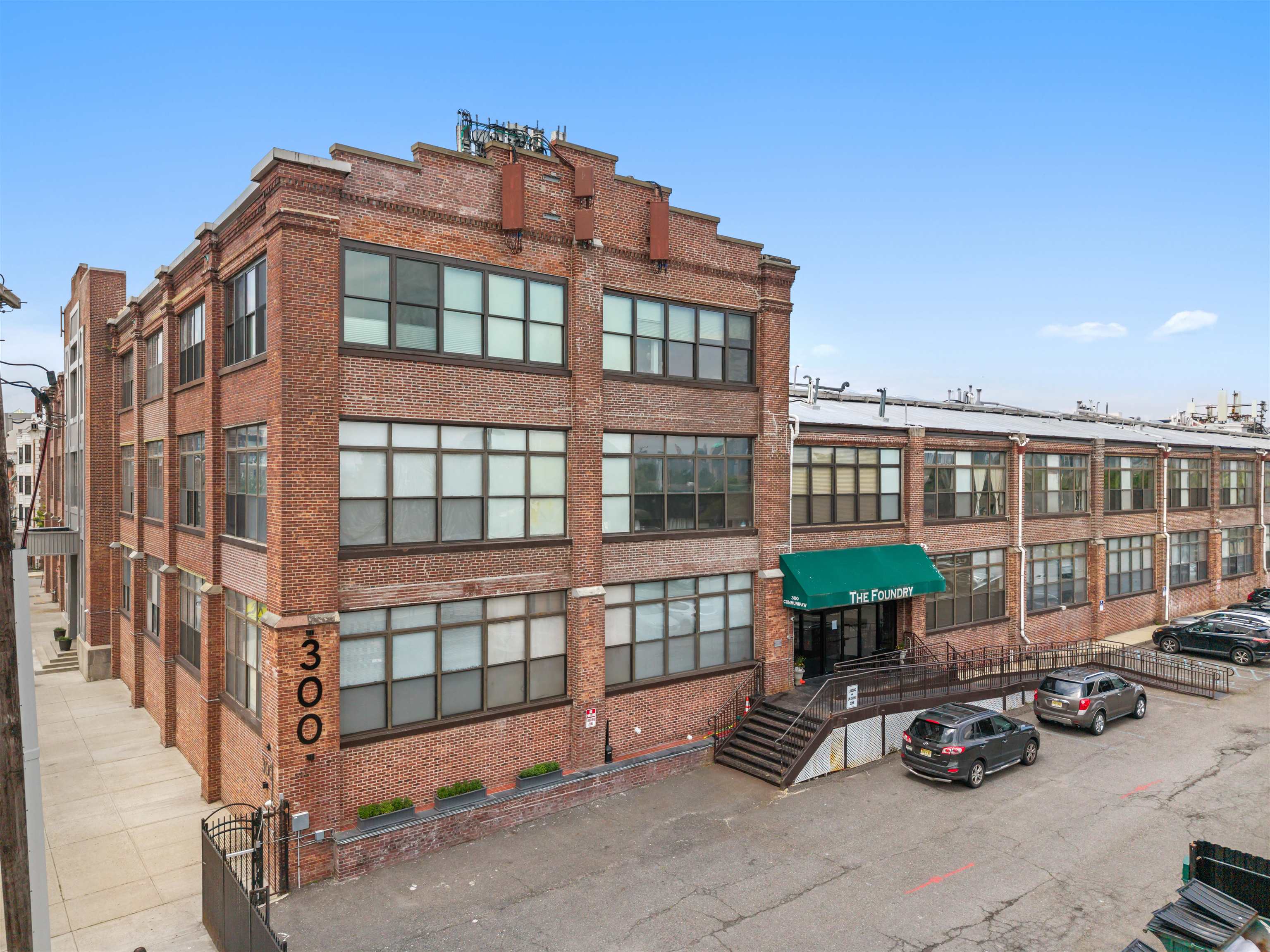300 COMMUNIPAW AVE 164