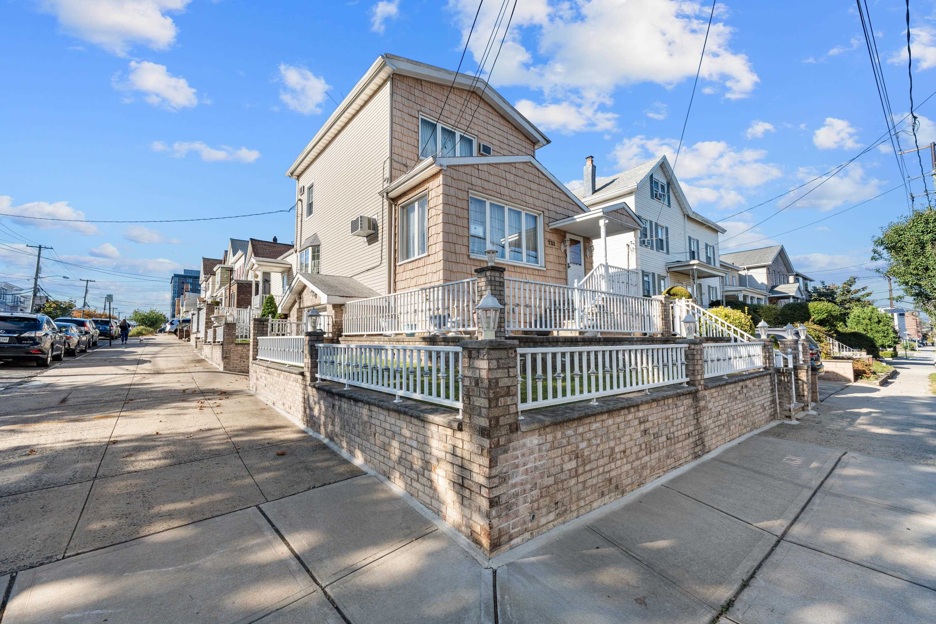 733 Avenue E, Bayonne, New Jersey image 2