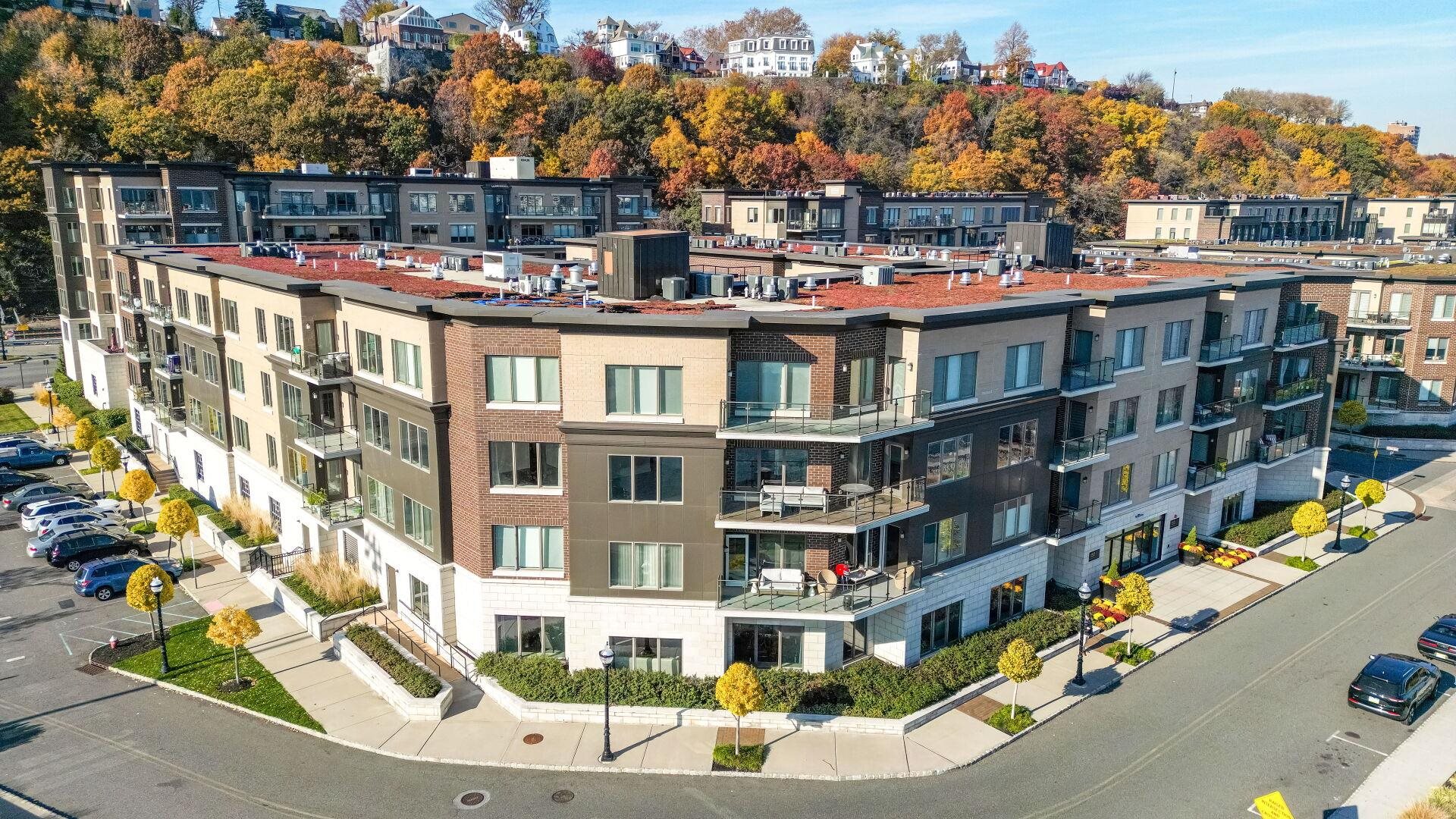 150 Henley Pl #404, Weehawken, New Jersey image 2