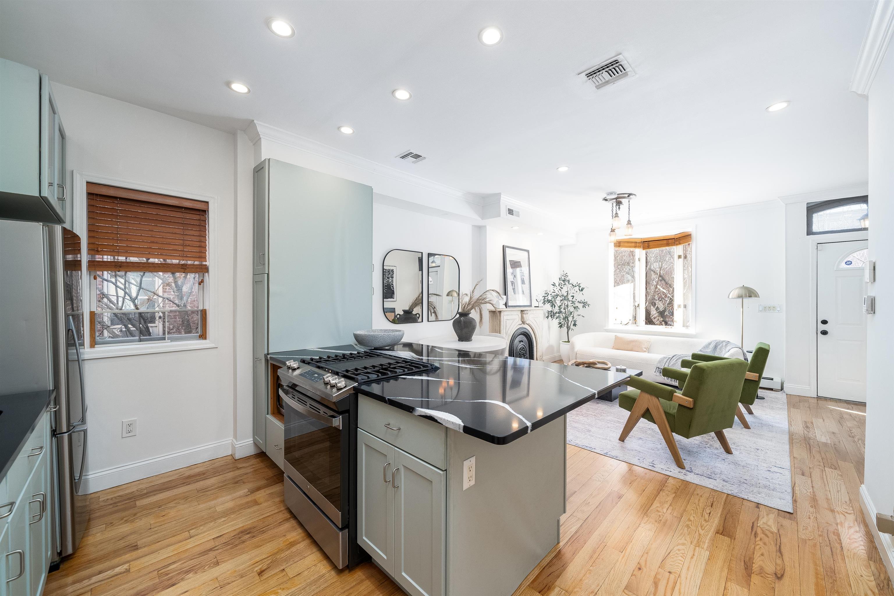 176 Coles St, Jersey City, New Jersey image 10