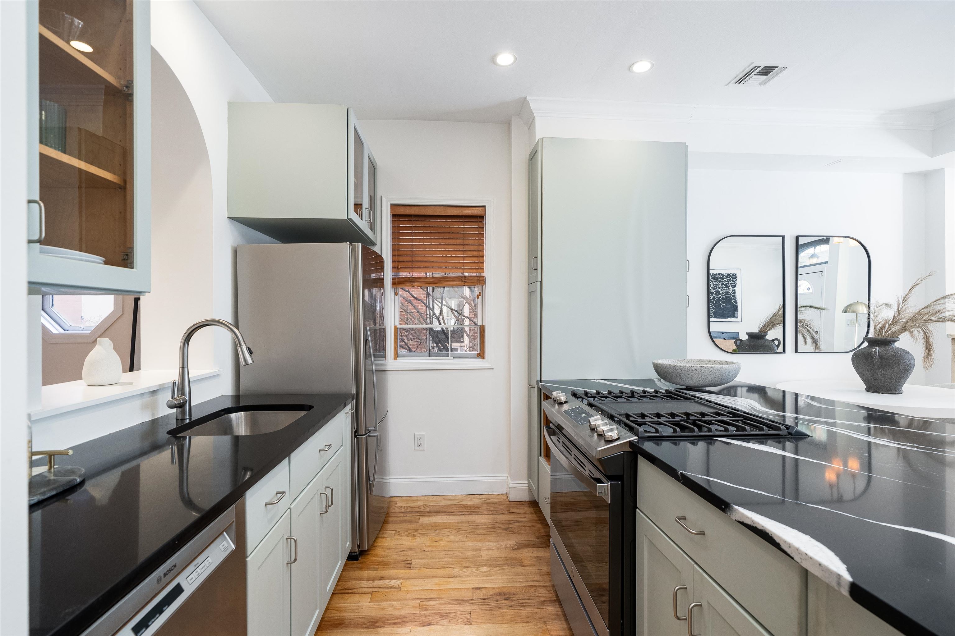 176 Coles St, Jersey City, New Jersey image 9