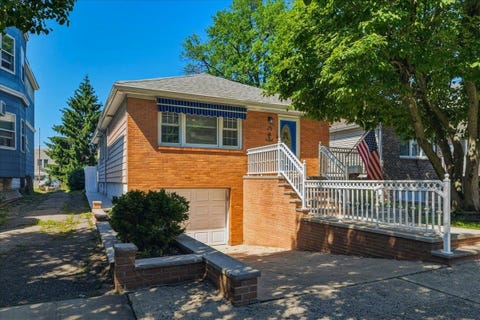 Homes For Sale - 25 6th St<br/> Bayonne, NJ 07002