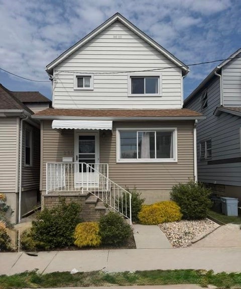Homes For Sale - 250 Grace Ave<br/> Hudson County, Secaucus, NJ 07094