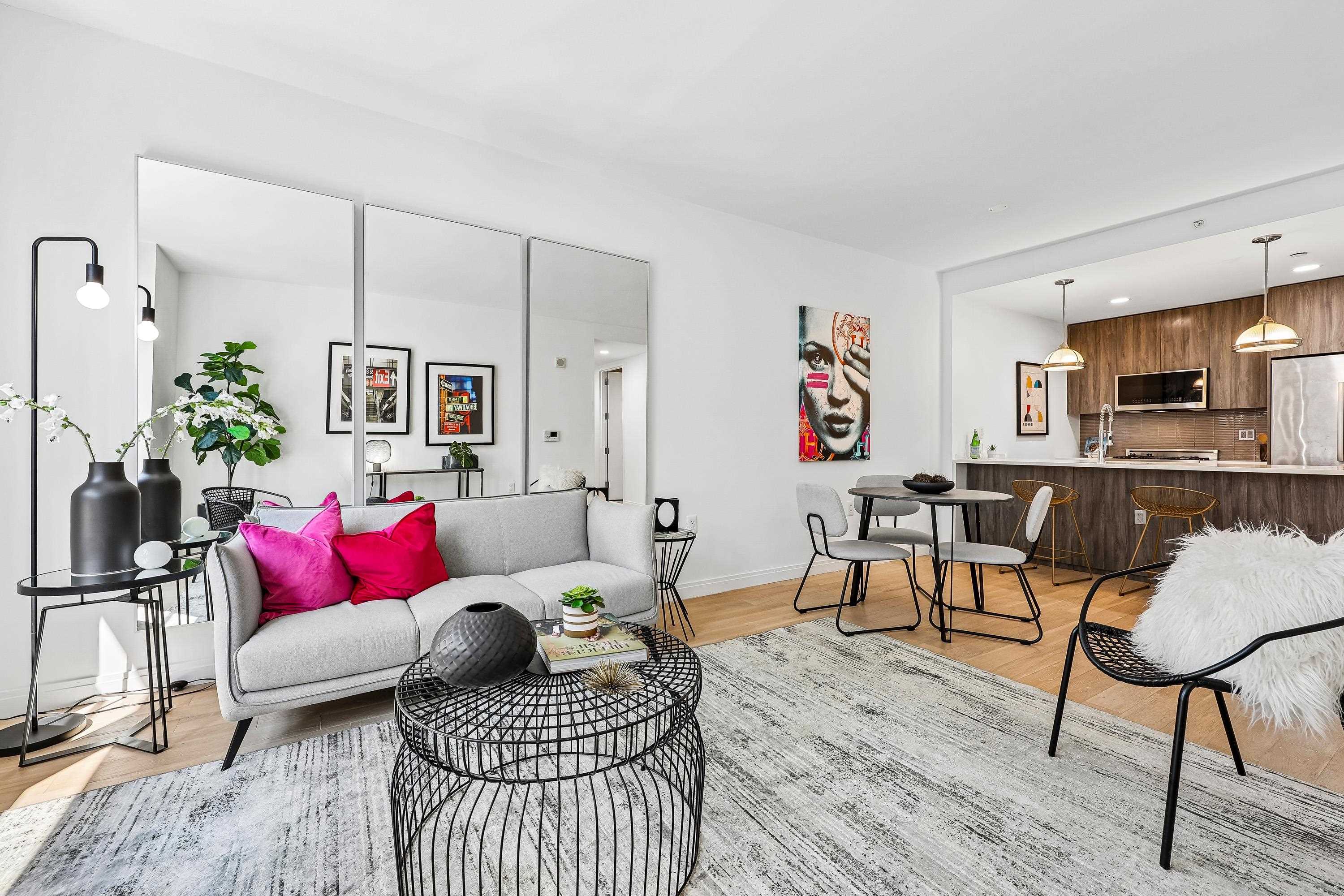 160 1ST ST 1004