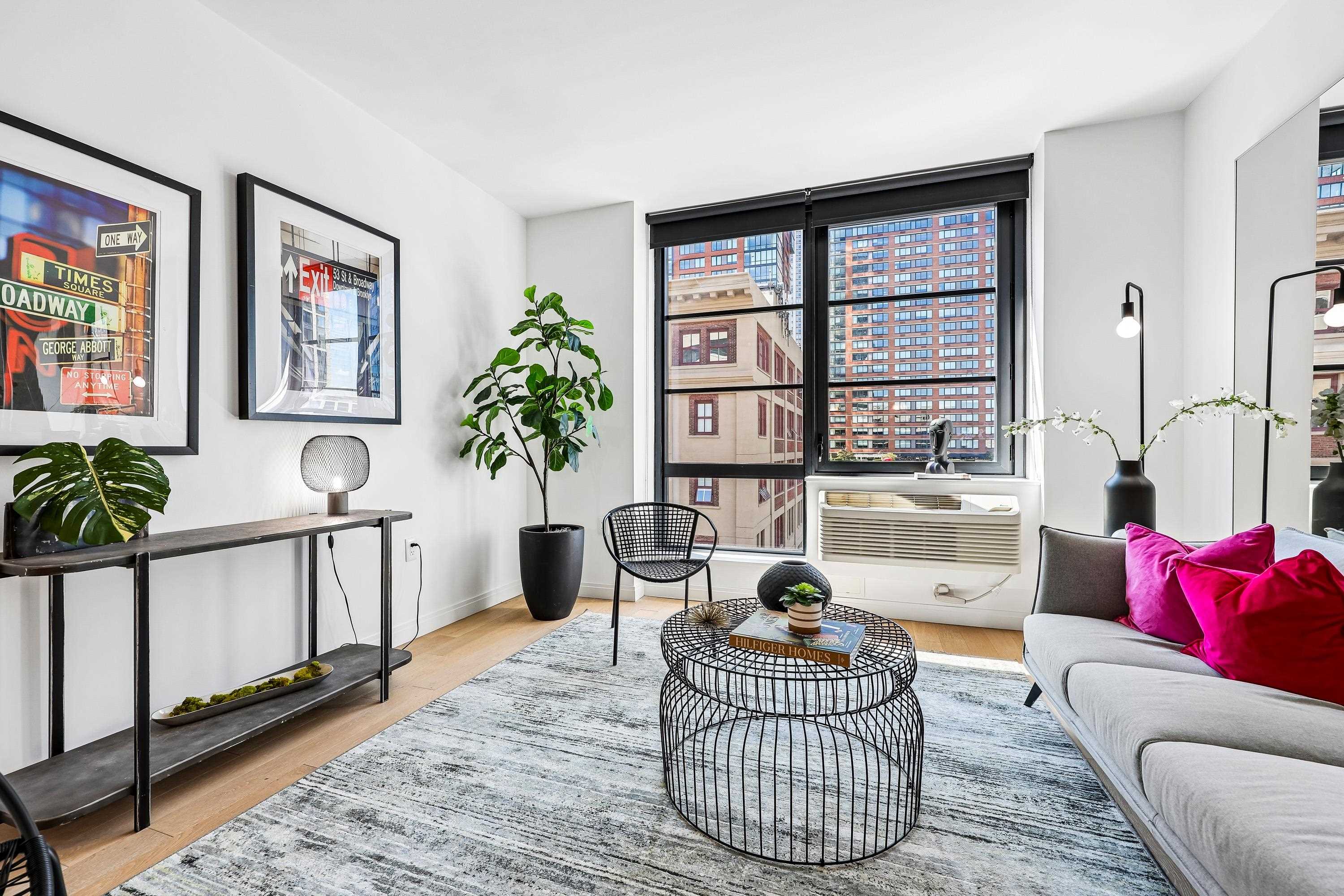 160 1ST ST 1004