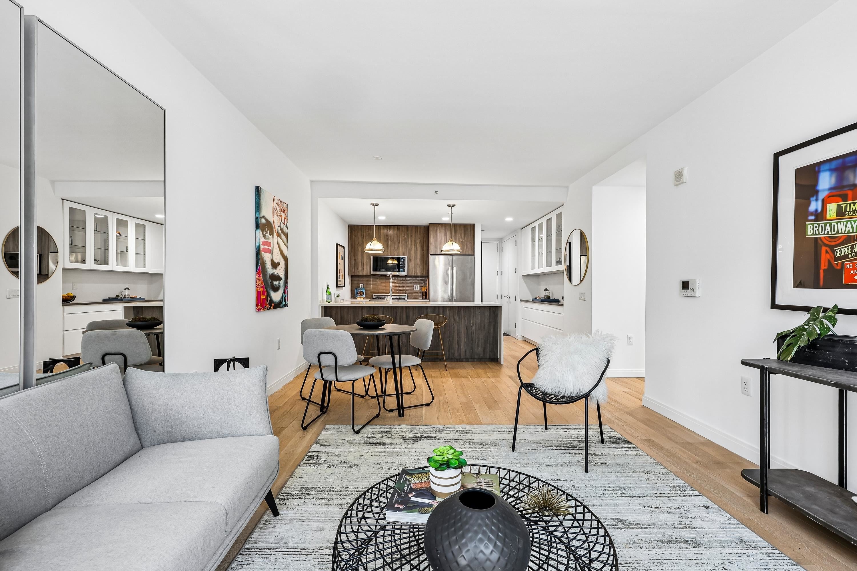 160 1ST ST 1004