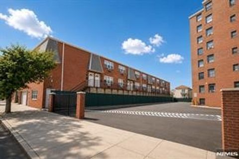Condo For Sale - 412 68th St #17<br/> Guttenberg, NJ 07093