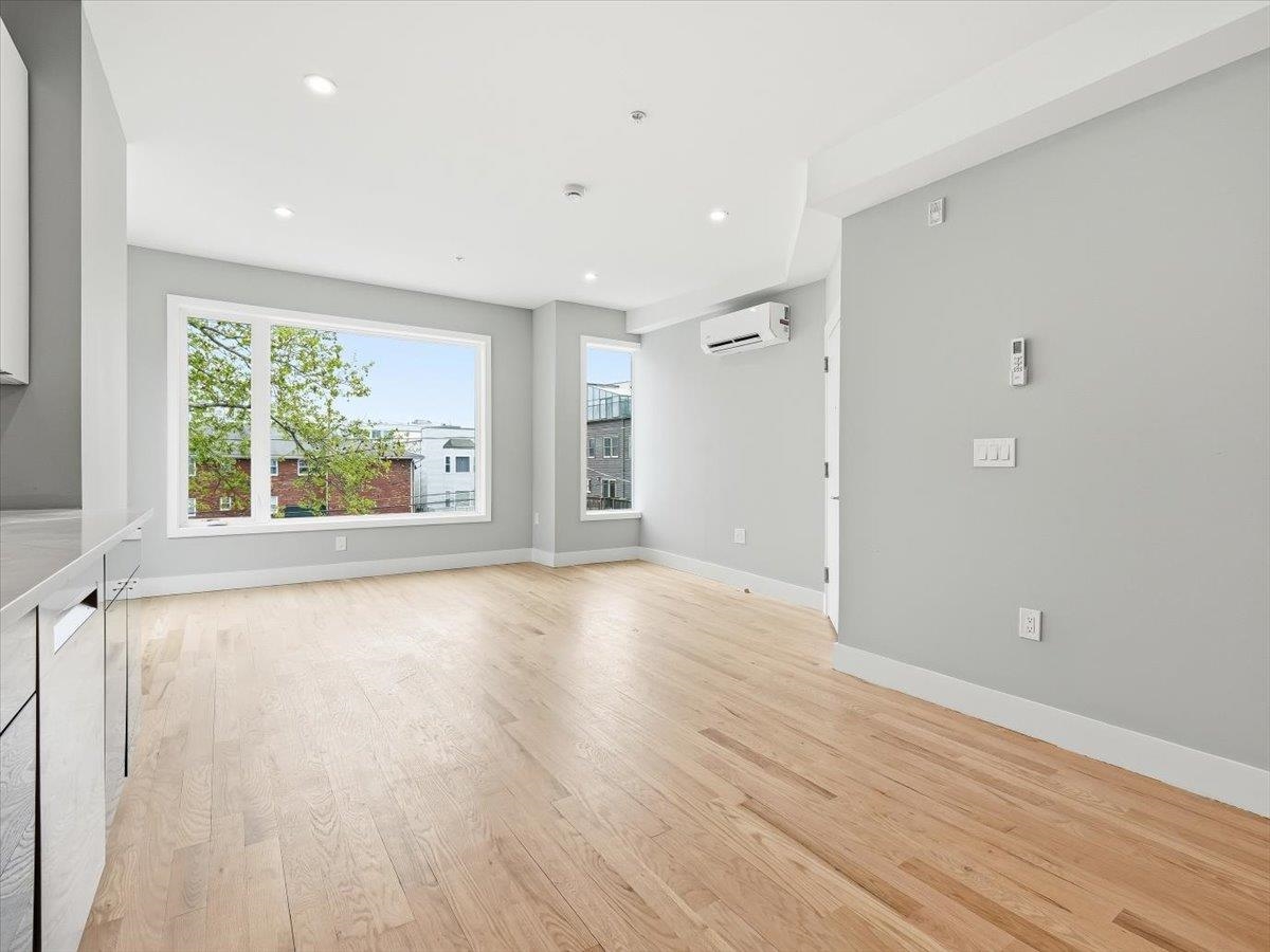 437 OGDEN AVE 2R