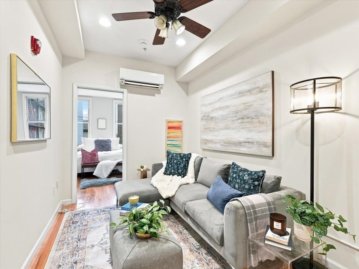 Search Homes 1 358 3RD ST 3L