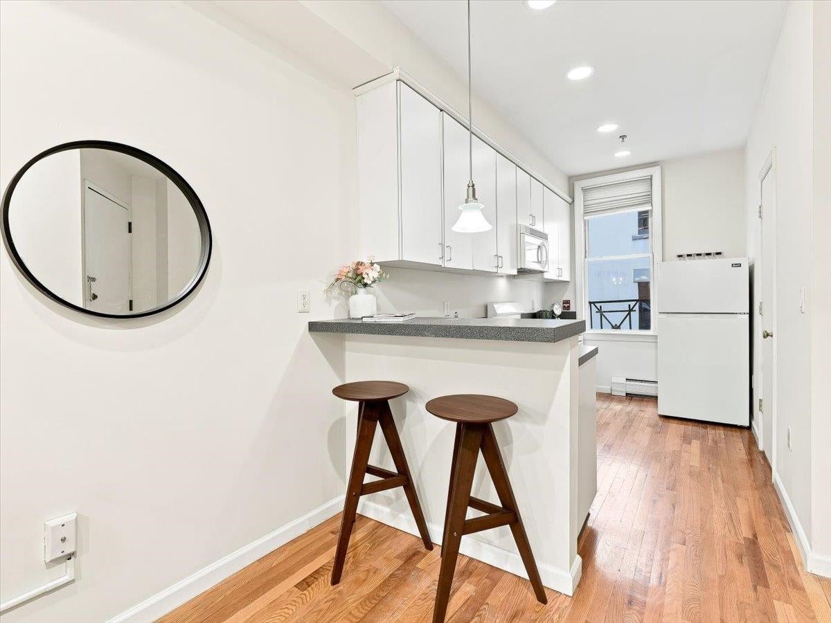 Search Homes 2 358 3RD ST 3L