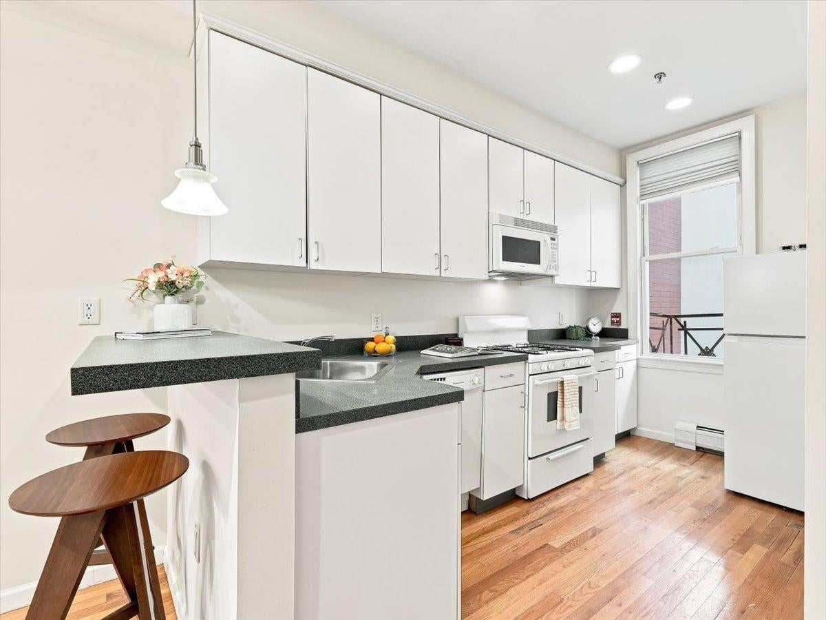 Search Homes 3 358 3RD ST 3L