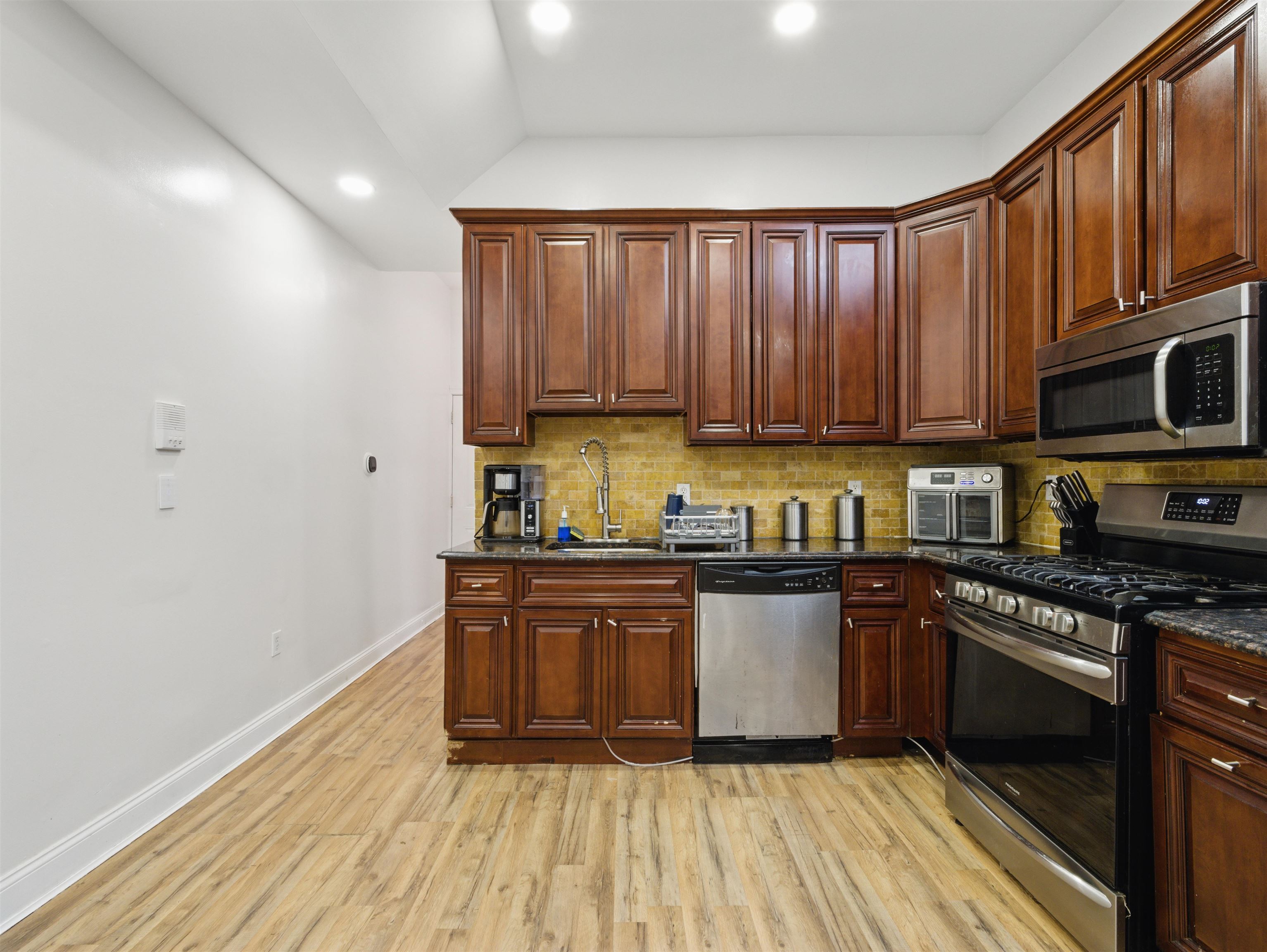 77 Crescent Ave #8, Jersey City, New Jersey image 11