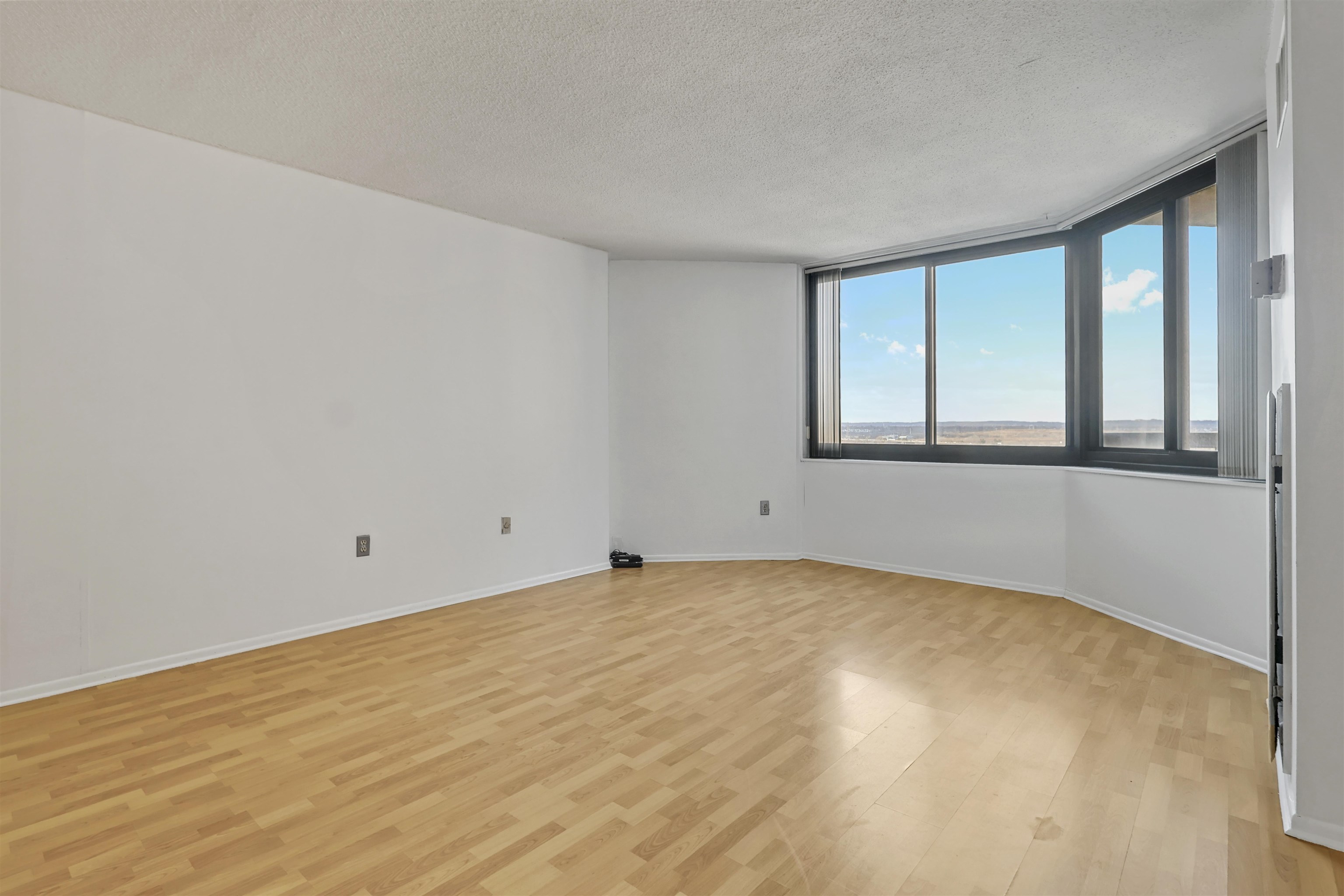 816 Harmon Cove Tower #816, Secaucus, New Jersey image 14