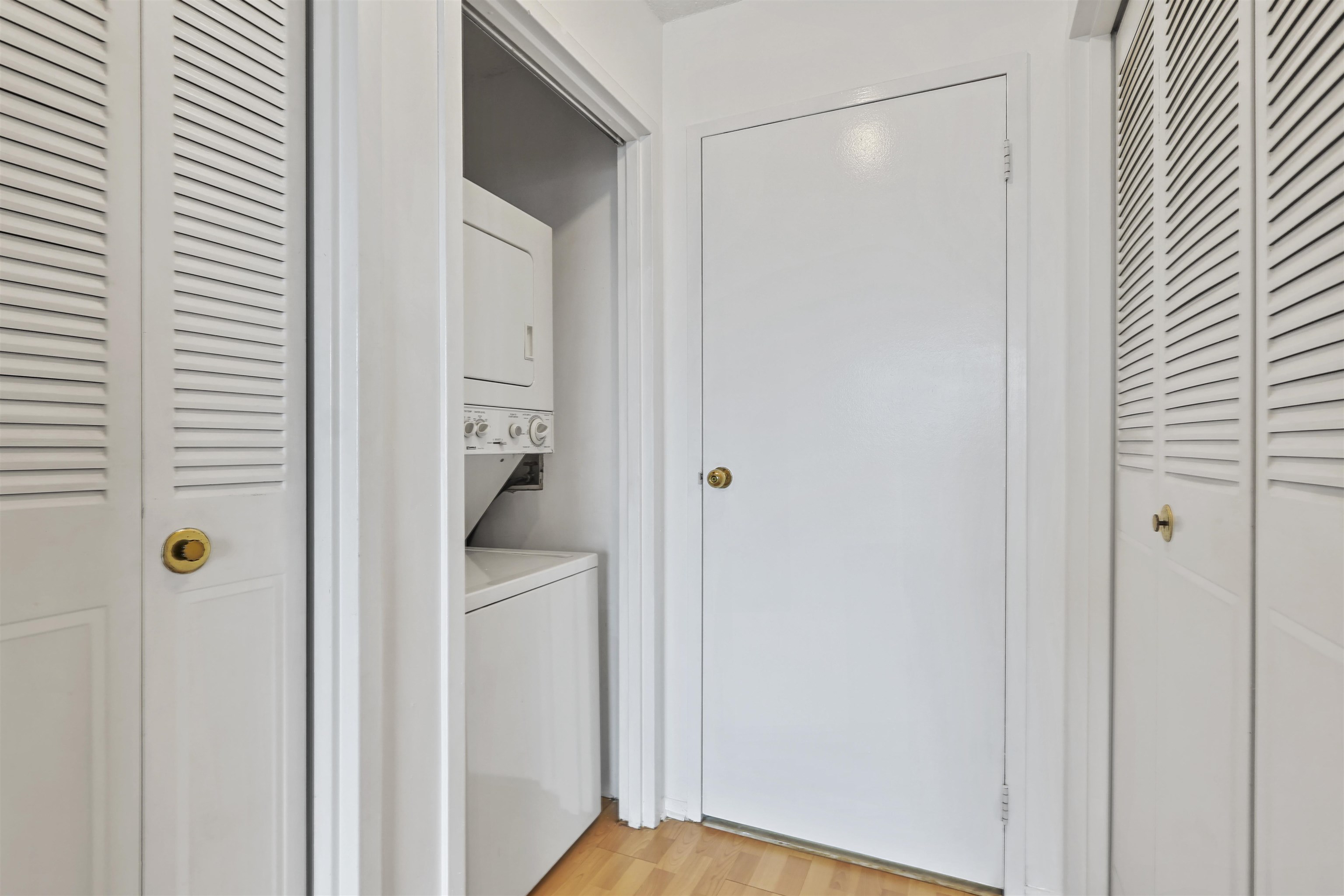 816 Harmon Cove Tower #816, Secaucus, New Jersey image 30