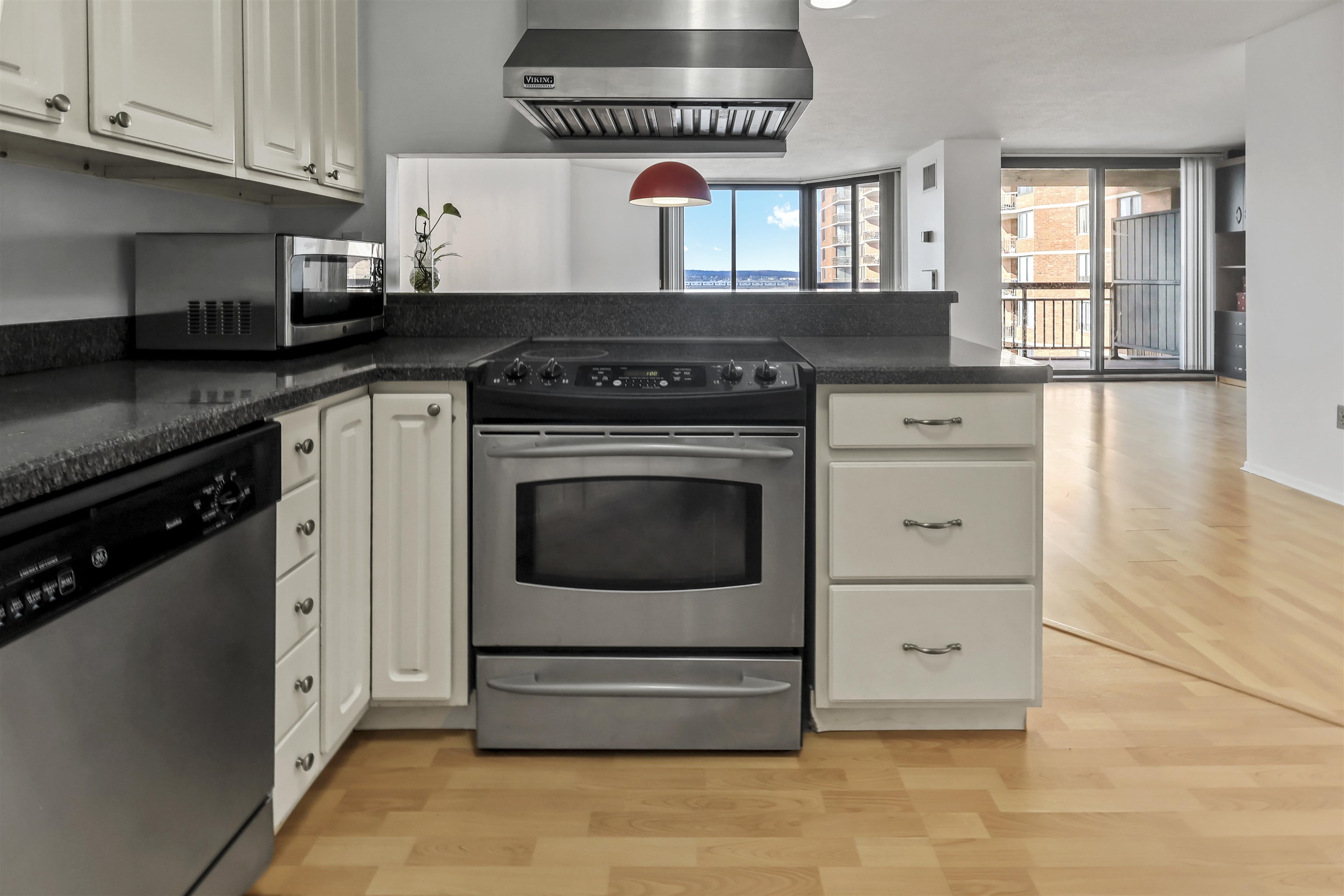 816 Harmon Cove Tower #816, Secaucus, New Jersey image 12