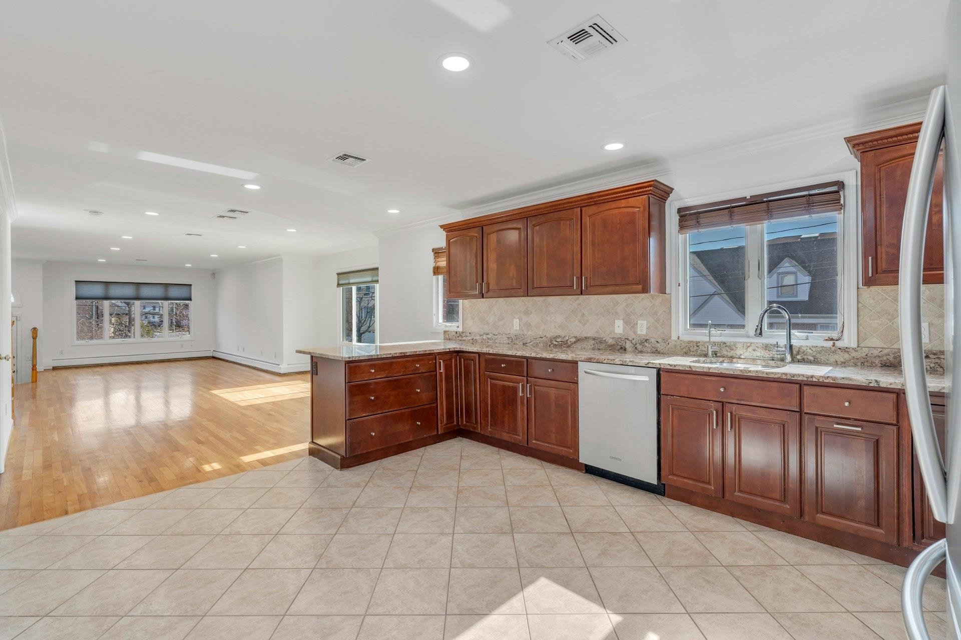 404 Washington Ave, Cliffside Park, New Jersey image 10