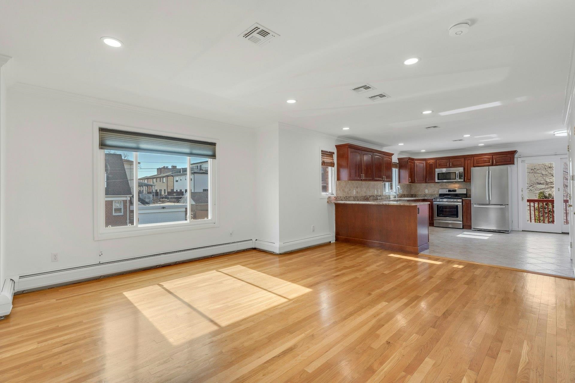 404 Washington Ave, Cliffside Park, New Jersey image 6